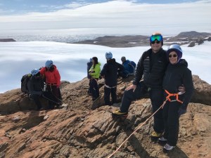 All the hikers at the top of the Nunatak.