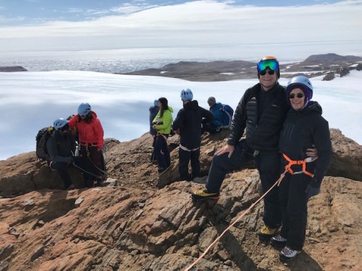All the hikers at the top of the Nunatak.