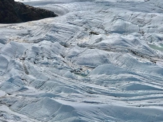 Ice waves. They are very interesting to stare at.