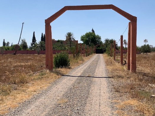 The road into Mayshad