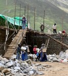 Midway on the hill we encountered women loading and carrying large and heavy stones.&nbsp;DSC_0216